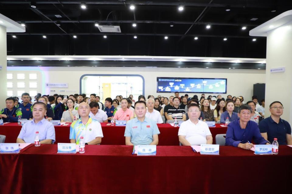 会常务副秘 会常务副秘