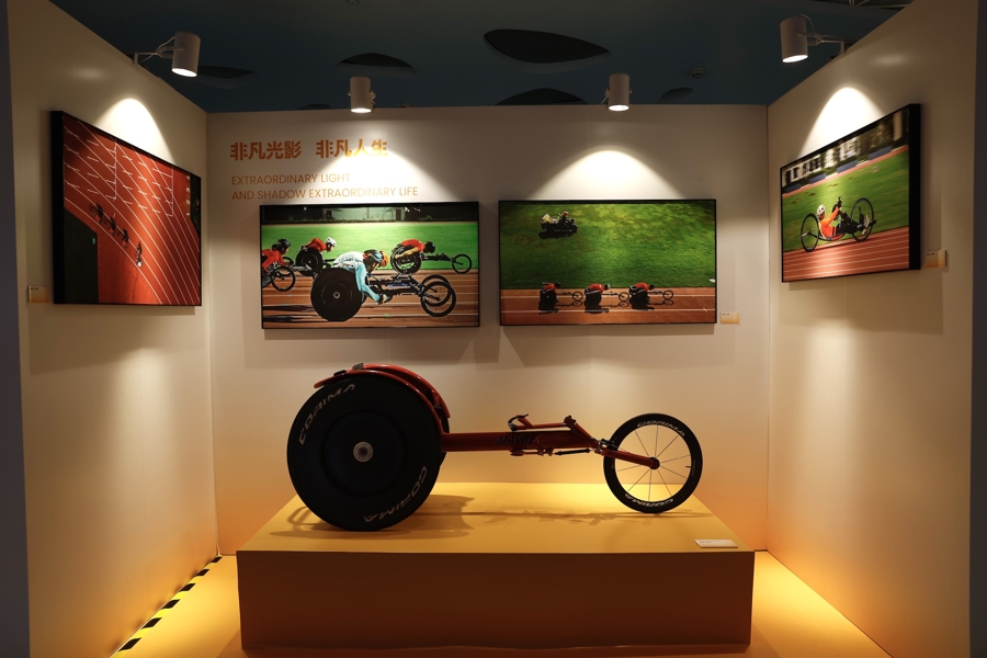 登顶上海之, 位残疾人运 登顶上海之, 位残疾人运